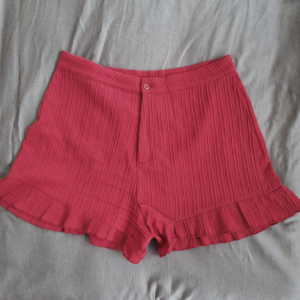 L Cider Texture Ruffle Shorts Flat Front Zip Feminine Stylish Staple Bold Chic